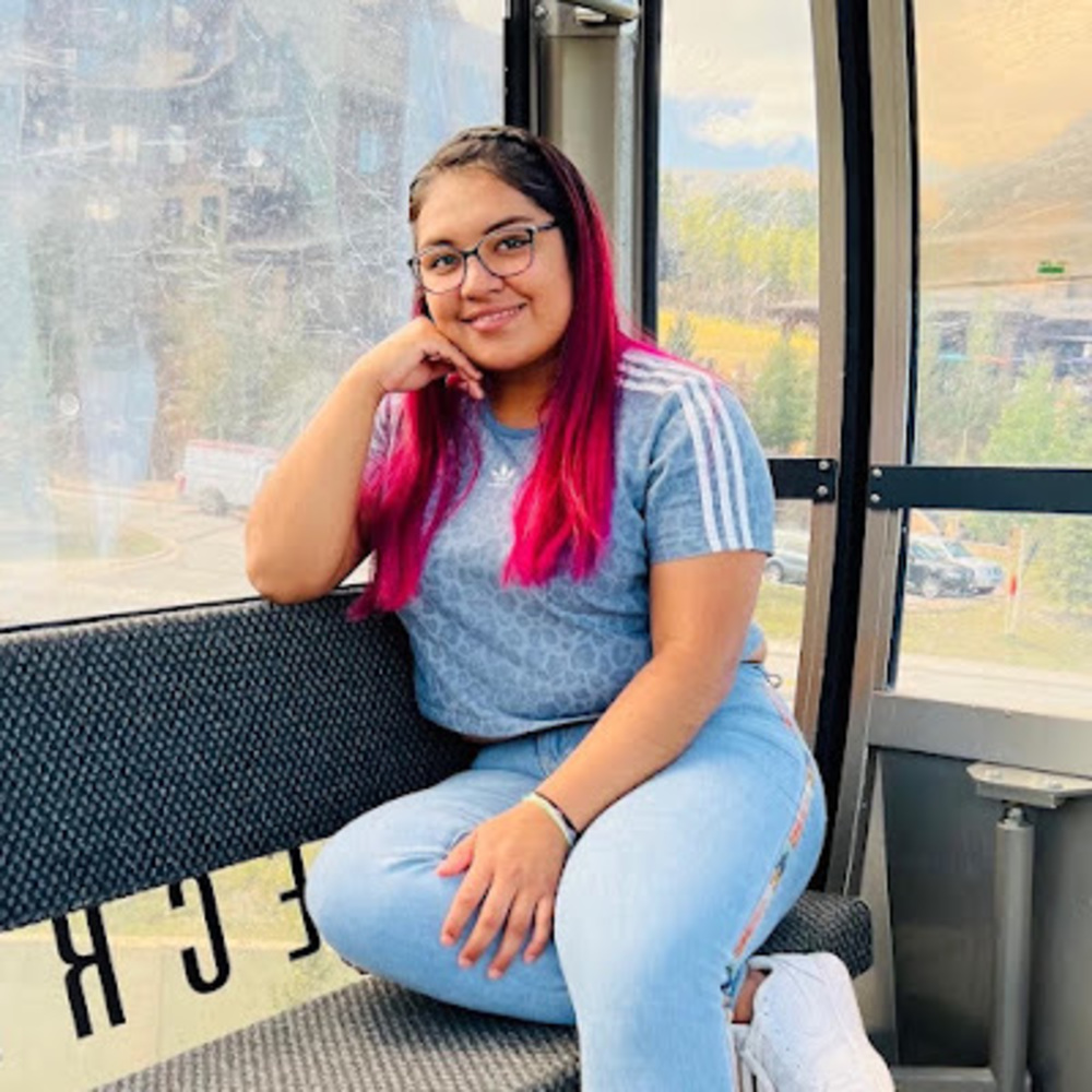 Meet your Posher, Mayeli